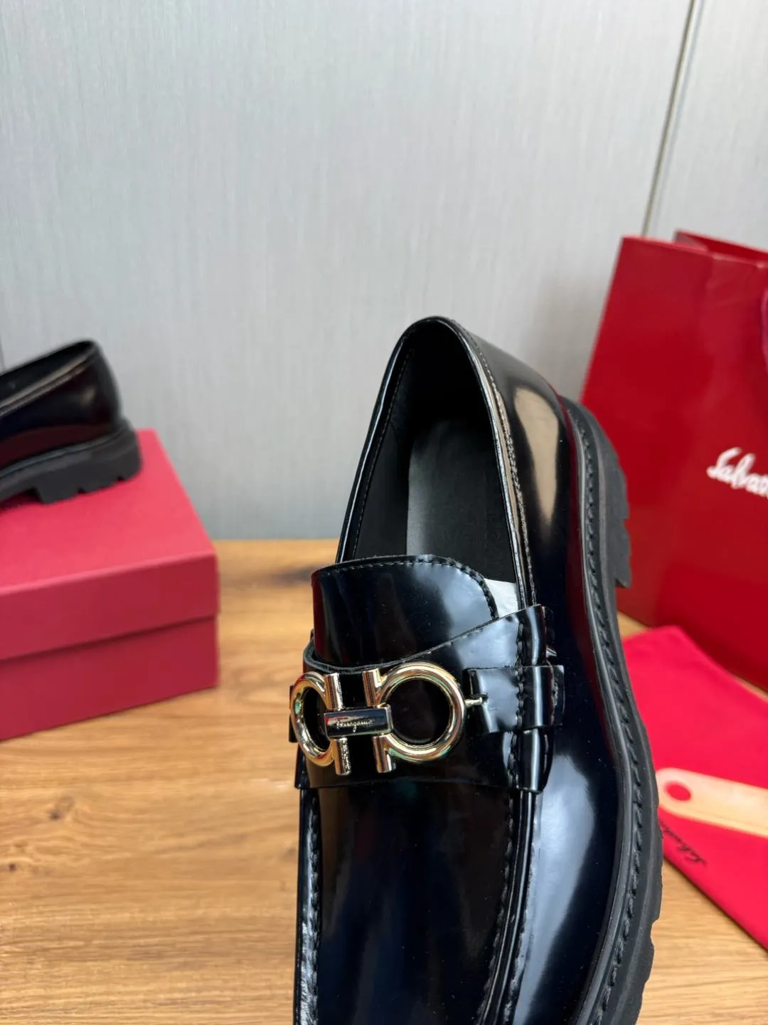 Men's shoes 💰880💰 Ferragamo. [Ferragamo] men's thick-soled loafers, the latest hot style, 1:1 original purchase quality, top quality, imported open-edge beaded cowhide leather on the upper, hand-made three-dimensional stitching highlights the round toe design, the inner foot pads are all imported cowhide, with original lightweight foam outsole, matching code 39-44, (38, 45 custom-made, non-refundable)